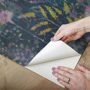 راهنمای جامع نصب و عیب‌یابی کاغذ دیواری پشت چسب دار